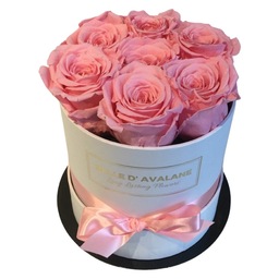 7 roze eternal rozen in een  witte flowerbox  