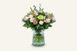 Condoleance pastel boeket in vaas  Condoleance pastel boeket in vaas