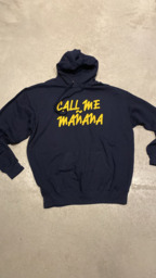 CALL ME MAÑANA (hoodie donker blauw met gele letters)