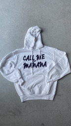 CALL ME MAÑANA (hoodie wit met donker blauwe letters)