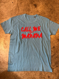 CALL ME MAÑANA ( T-shirt licht blauw met orange flame letters) 