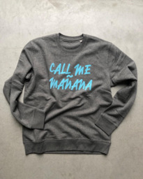 CALL ME MAÑANA (hoodie donker grijs met licht lauwe letters)