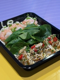 Comfort noedels in kokos/curry met bladspinazie en gambadumplings