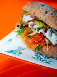 Italiaans broodje Zalm, roomkaas, zeekraalchips