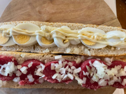 Broodje Ossenworst speciaal Broodje Ossenworst speciaal