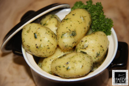 Bakaardappeltjes in kruidenboter