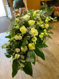 Stijlvol wit Rouwarragement