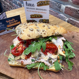 Broodje van de week: Sandwino sun bun of demi baguette Vitello tonnato